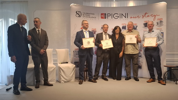 PIGINI 80 years Festival Ehrung der Distributoren und Vertriebsmitarbeiter
