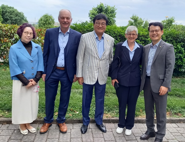 PIGINI Vertriebskollegen aus Korea am 80j�hrigen Firmenjubil�um 2026